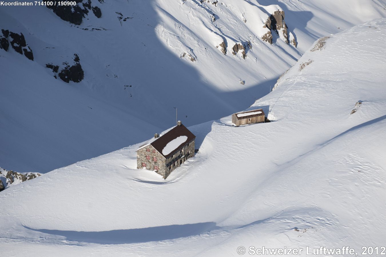 Clariden Hütte; Aufstieg ab Bahnhof Linthal über Reitlimatt-Alp, Chrummlaui, Chäsboden und Altstaffel in 5 Stunden.